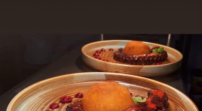 Τα νόστιμα νηστίσιμα: Χταπόδι με κόκκινο λάχανο, σαμιώτικο κρασί και φαβοκεφτέδες