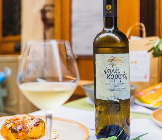 Τα κρασιά της Σάμου κι η γραβιέρα Νάξου στην «πόλη του φωτός»