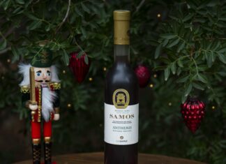 Πρωτοχρονιάτικο ζελέ με παλαιωμένο σαμιώτικο κρασί, ρόδι και ιβίσκο