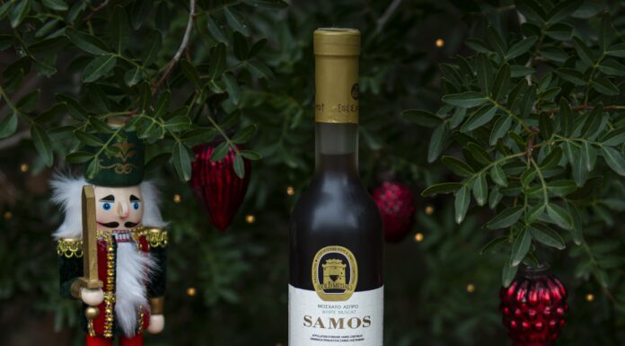 Πρωτοχρονιάτικο ζελέ με παλαιωμένο σαμιώτικο κρασί, ρόδι και ιβίσκο