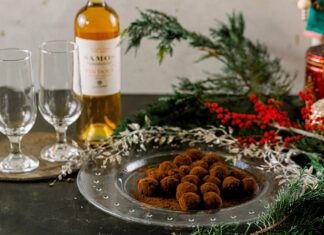 Τρουφάκια σοκολάτας με σαμιώτικο κρασί