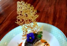 Γιορτάζουμε την 25η Μαρτίου με μπακαλιάρο πλακί σε σαμιώτικα «αρχέγονα εδάφη»