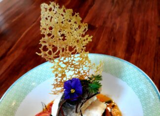 Γιορτάζουμε την 25η Μαρτίου με μπακαλιάρο πλακί σε σαμιώτικα «αρχέγονα εδάφη»