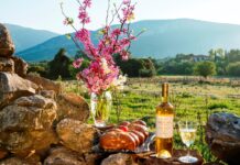 Τσουρέκι πασχαλινό με αρώματα Σάμου