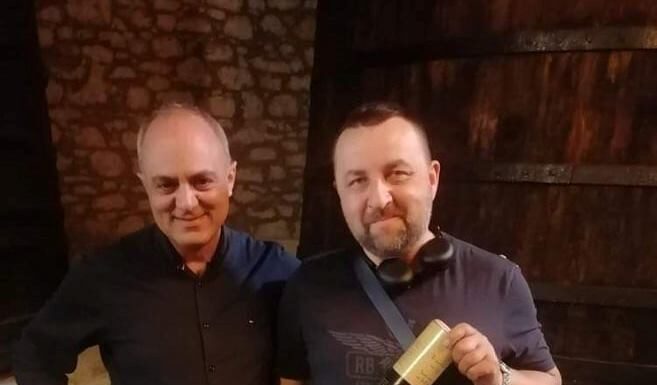 ΤΑΞΙΔΕΥΟΝΤΑΣ ΜΕ ΣΑΜΙΩΤΙΚΟ ΚΡΑΣΙ ΚΑΙ ΓΕΥΣΕΙΣ