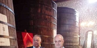 Ελληνοαμερικανός Γερουσιαστής στο Μουσείο Οίνου του Συνεταιρισμού Σάμου