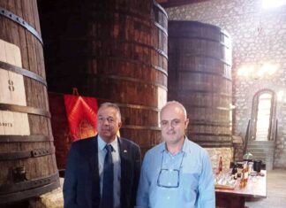 Ελληνοαμερικανός Γερουσιαστής στο Μουσείο Οίνου του Συνεταιρισμού Σάμου
