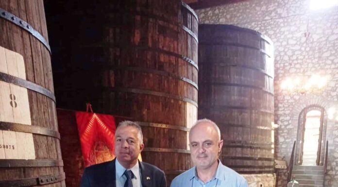 Ελληνοαμερικανός Γερουσιαστής στο Μουσείο Οίνου του Συνεταιρισμού Σάμου