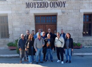 ΓΕΡΜΑΝΟΙ ΕΠΑΓΓΕΛΜΑΤΙΕΣ ΟΙΝΟΥ ΕΔΡΑΙΩΝΟΥΝ ΤΗ ΣΥΝΕΡΓΑΣΙΑ ΤΟΥΣ ΜΕ ΕΟΣ ΣΑΜΟΥ