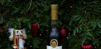 ΧΡΙΣΤΟΥΓΕΝΝΙΑΤΙΚΗ ΓΙΟΡΤΗ ΣΤΟ ΜΟΥΣΕΙΟ ΟΙΝΟΥ ΜΕ ΠΑΝΑΝΘΡΩΠΙΝΟ ΜΗΝΥΜΑ