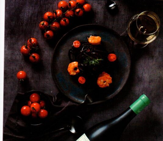 Ο Κωνσταντίνος Λαζαράκης για το σαμιώτικο κρασί