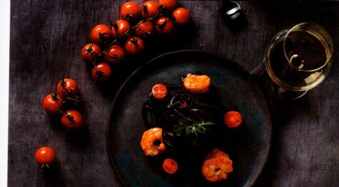 Ο Κωνσταντίνος Λαζαράκης για το σαμιώτικο κρασί