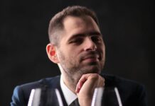 Ο ΑΡΗΣ ΣΚΛΑΒΕΝΙΤΗΣ ΠΟΥ ΑΓΑΠΑ ΤΟ ΣΑΜΙΩΤΙΚΟ ΜΟΣΧΑΤΟ ΑΝΑΔΕΙΧΘΗΚΕ ΩΣ Ο ΚΑΛΥΤΕΡΟΣ ΟΙΝΟΧΟΟΣ ΤΗΣ ΧΡΟΝΙΑΣ