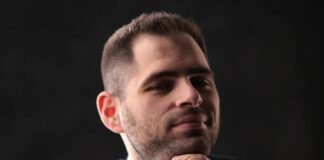 Ο ΑΡΗΣ ΣΚΛΑΒΕΝΙΤΗΣ ΠΟΥ ΑΓΑΠΑ ΤΟ ΣΑΜΙΩΤΙΚΟ ΜΟΣΧΑΤΟ ΑΝΑΔΕΙΧΘΗΚΕ ΩΣ Ο ΚΑΛΥΤΕΡΟΣ ΟΙΝΟΧΟΟΣ ΤΗΣ ΧΡΟΝΙΑΣ