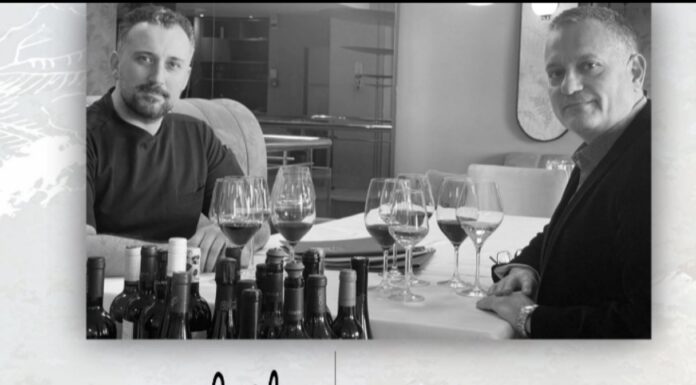 ΣΑΜΙΩΤΙΚΟ ΚΡΑΣΙ ΜΕ ΘΕΑ ΣΤΗΝ ΑΚΡΟΠΟΛΗ