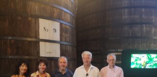 ΕΠΙΣΚΕΨΗ ΓΕΡΜΑΝΟΥ ΠΡΕΣΒΗ ΣΤΟ ΜΟΥΣΕΙΟ ΟΙΝΟΥ ΕΟΣ ΣΑΜΟΥ