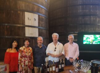 ΕΠΙΣΚΕΨΗ ΓΕΡΜΑΝΟΥ ΠΡΕΣΒΗ ΣΤΟ ΜΟΥΣΕΙΟ ΟΙΝΟΥ ΕΟΣ ΣΑΜΟΥ