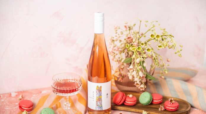 Ένα Ροζέ που το λένε βaΒέλ καθώς «μιλά» σε όλες τις γλώσσες!