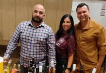 Στρώθηκε τραπέζι στη Λέσβο με σαμιώτικα κρασιά