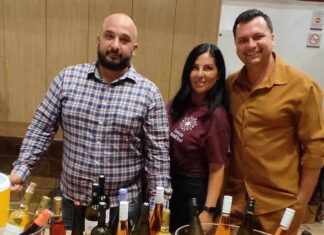 Στρώθηκε τραπέζι στη Λέσβο με σαμιώτικα κρασιά