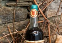 Μια παλιά ετικέτα σαμιώτικου κρασιού, αφηγείται: