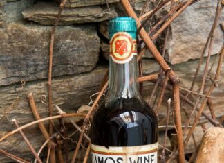 Μια παλιά ετικέτα σαμιώτικου κρασιού, αφηγείται: