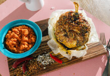 ΠΡΟΤΑΣΗ ΓΙΑ ΤΟ ΓΙΟΡΤΙΝΟ ΤΡΑΠΕΖΙ: Κότσι αρνίσιο στο φούρνο με μέλι, γλυκό σαμιώτικο κρασί και πουρέ γλυκοπατάτας