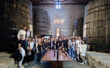 ΤΟ ΣΤΕΛΕΧΕΙΑΚΟ ΔΥΝΑΜΙΚΟ ΤΟΥ ΟΜΙΛΟΥ DORYSSA ΣΤΟ ΜΟΥΣΕΙΟ ΟΙΝΟΥ ΤΟΥ ΕΟΣ ΣΑΜΟΥ