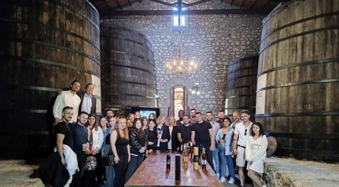 ΤΟ ΣΤΕΛΕΧΕΙΑΚΟ ΔΥΝΑΜΙΚΟ ΤΟΥ ΟΜΙΛΟΥ DORYSSA ΣΤΟ ΜΟΥΣΕΙΟ ΟΙΝΟΥ ΤΟΥ ΕΟΣ ΣΑΜΟΥ