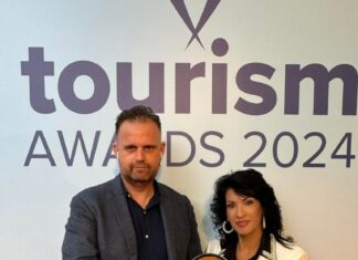 Η ΣΑΜΟΣ ΜΕΣΩ ΤΟΥ ΣΑΜΙΑΚΟΥ ΟΙΝΟΥ ΒΡΑΒΕΥΕΤΑΙ ΠΑΝΕΛΛΑΔΙΚΑ