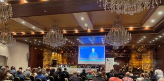 ΜΕ ΑΙΧΜΗ ΤΟΥ ΔΟΡΑΤΟΣ ΤΗΝ ΚΑΙΝΟΤΟΜΙΑ Ο ΕΟΣ ΣΑΜΟΥ ΣΤΟ ΣΥΝΕΔΡΙΟ ΓΙΑ ΤΗ ΒΙΩΣΙΜΟΤΗΤΑ ΚΑΙ ΤΗΝ ΑΝΤΑΓΩΝΙΣΤΙΚΟΤΗΤΑ ΤΗΣ ΕΛΛΗΝΙΚΗΣ ΑΜΠΕΛΟΥΡΓΙΑΣ