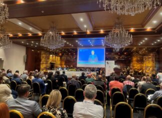 ΜΕ ΑΙΧΜΗ ΤΟΥ ΔΟΡΑΤΟΣ ΤΗΝ ΚΑΙΝΟΤΟΜΙΑ Ο ΕΟΣ ΣΑΜΟΥ ΣΤΟ ΣΥΝΕΔΡΙΟ ΓΙΑ ΤΗ ΒΙΩΣΙΜΟΤΗΤΑ ΚΑΙ ΤΗΝ ΑΝΤΑΓΩΝΙΣΤΙΚΟΤΗΤΑ ΤΗΣ ΕΛΛΗΝΙΚΗΣ ΑΜΠΕΛΟΥΡΓΙΑΣ