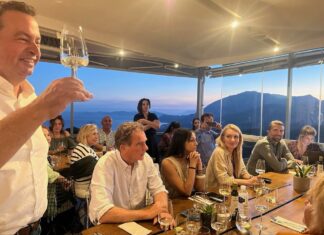 ΔΙΕΘΝΕΙΣ ΗΓΕΤΙΚΕΣ ΦΥΣΙΟΓΝΩΜΙΕΣ ΕΠΙΛΕΓΟΥΝ ΣΑΜΙΩΤΙΚΟ ΜΟΣΧΑΤΟ ΚΡΑΣΙ