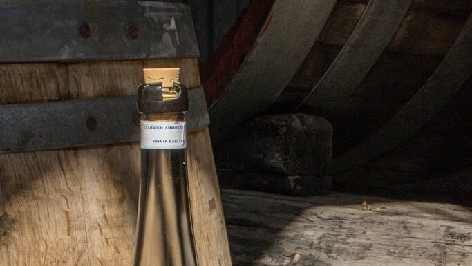 ΟΙ ΕΙΔΙΚΟΙ ΤΟΥ ΟΙΝΟΥ ΕΠΙΛΕΓΟΥΝ ΚΑΙ ΠΡΟΤΕΙΝΟΥΝ SAMOS 1963