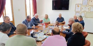 EΠΙΣΚΕΨΗ ΥΦΥΠΟΥΡΓΟΥ ΑΓΡΟΤΙΚΗΣ ΑΝΑΠΤΥΞΗΣ ΣΤΟΝ ΟΙΝΟΠΟΙΗΤΙΚΟ ΣΥΝΕΤΑΙΡΙΣΜΟ ΣΑΜΟΥ