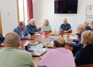 EΠΙΣΚΕΨΗ ΥΦΥΠΟΥΡΓΟΥ ΑΓΡΟΤΙΚΗΣ ΑΝΑΠΤΥΞΗΣ ΣΤΟΝ ΟΙΝΟΠΟΙΗΤΙΚΟ ΣΥΝΕΤΑΙΡΙΣΜΟ ΣΑΜΟΥ