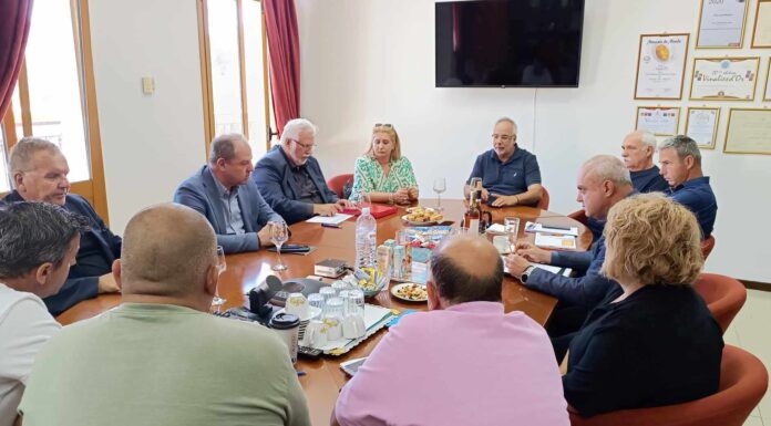 EΠΙΣΚΕΨΗ ΥΦΥΠΟΥΡΓΟΥ ΑΓΡΟΤΙΚΗΣ ΑΝΑΠΤΥΞΗΣ ΣΤΟΝ ΟΙΝΟΠΟΙΗΤΙΚΟ ΣΥΝΕΤΑΙΡΙΣΜΟ ΣΑΜΟΥ
