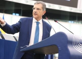 Γ. ΑΥΤΙΑΣ ΣΕ ΚΟΜΙΣΙΟΝ: ΣΤΗΡΙΞΤΕ ΑΜΕΣΑ ΤΟΥΣ ΑΜΠΕΛΟΥΡΓΟΥΣ