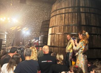 Μια μαγική μουσική βραδιά στο Μουσείο Οίνου του ΕΟΣ Σάμου με τον Νίκο Ξυδάκη