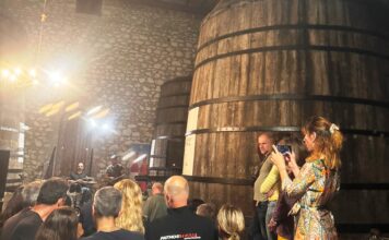 Μια μαγική μουσική βραδιά στο Μουσείο Οίνου του ΕΟΣ Σάμου με τον Νίκο Ξυδάκη