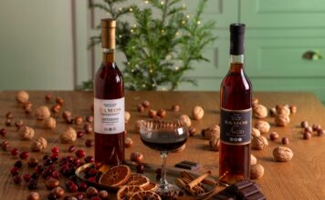 ΤΟ ΣΑΜΙΩΤΙΚΟ ΜΟΣΧΑΤΟ ΣΤΡΩΝΕΙ ΤΟ ΧΡΙΣΤΟΥΓΕΝΝΙΑΤΙΚΟ ΤΡΑΠΕΖΙ