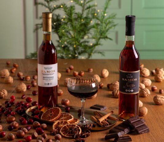 ΤΟ ΣΑΜΙΩΤΙΚΟ ΜΟΣΧΑΤΟ ΣΤΡΩΝΕΙ ΤΟ ΧΡΙΣΤΟΥΓΕΝΝΙΑΤΙΚΟ ΤΡΑΠΕΖΙ